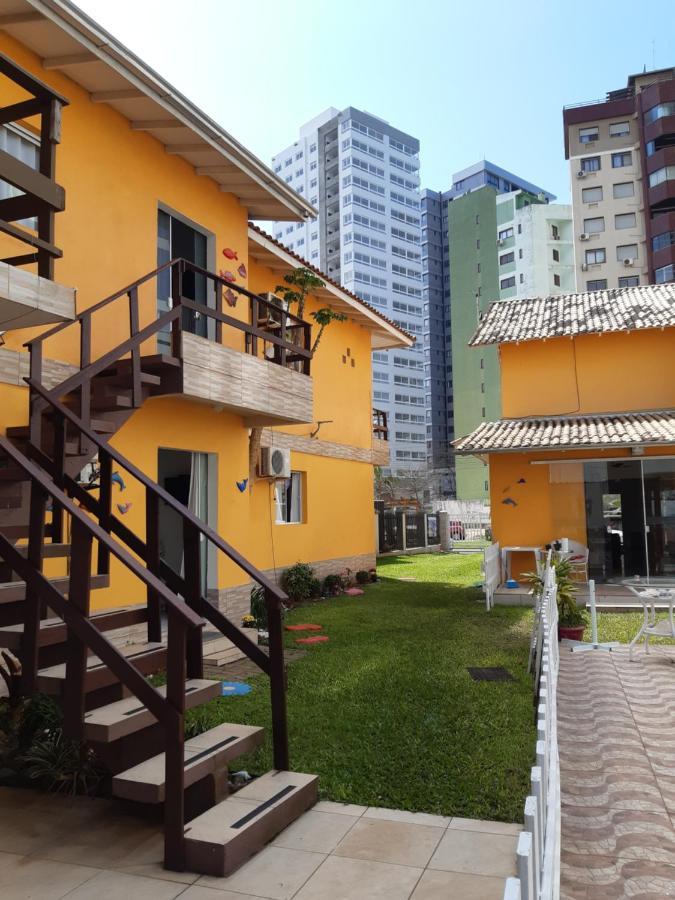 Cozinha Equipada Em Apartamento Para Alugar Em Torres Rs Exterior foto